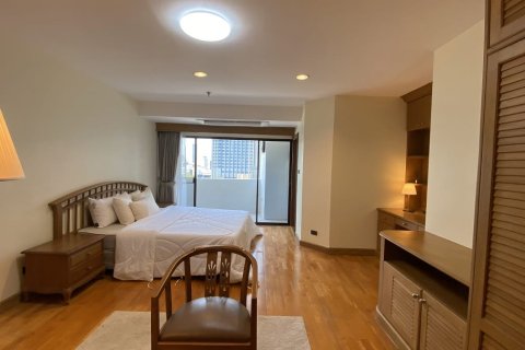Condo in Watthana, Bangkok, Thailand, 3 bedrooms  № 200937 - photo 17