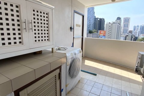 Condo in Watthana, Bangkok, Thailand, 3 bedrooms  № 200937 - photo 5
