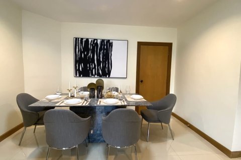 Condo in Watthana, Bangkok, Thailand, 3 bedrooms  № 200937 - photo 9
