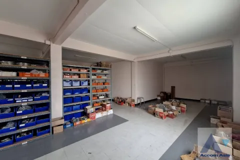 Commercial property in Bang Rak, Bangkok, Thailand № 214435 - photo 10