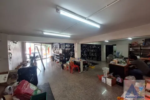 Commercial property in Bang Rak, Bangkok, Thailand № 214435 - photo 8