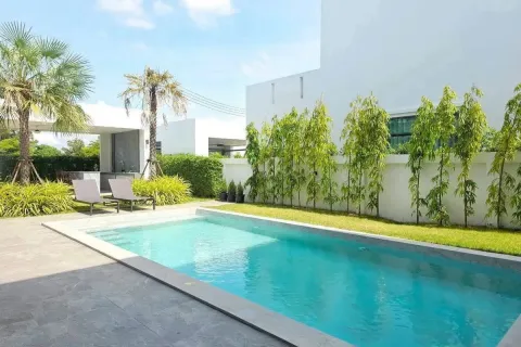 Casa de 4 dormitorios en Pattaya, Tailandia № 210596 - foto 4