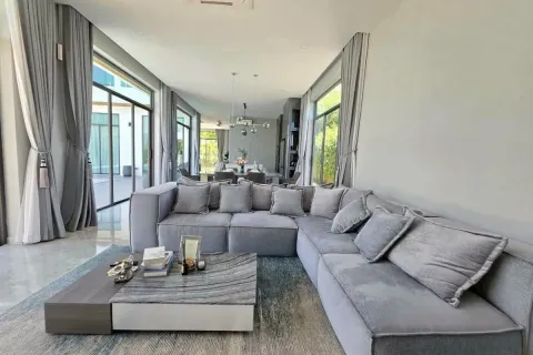 Casa de 4 dormitorios en Pattaya, Tailandia № 210596 - foto 7