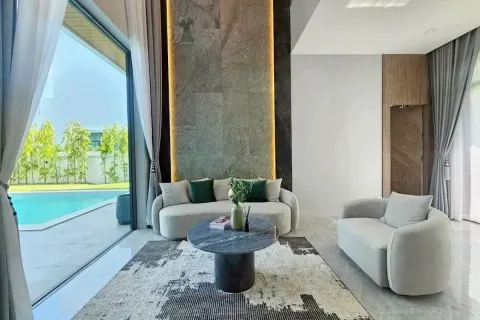 Casa de 4 dormitorios en Pattaya, Tailandia № 210596 - foto 9