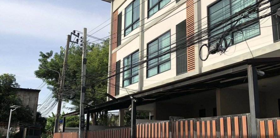 Townhouse à Phra Khanong, Bangkok, Thaïlande 4 chambres № 147585