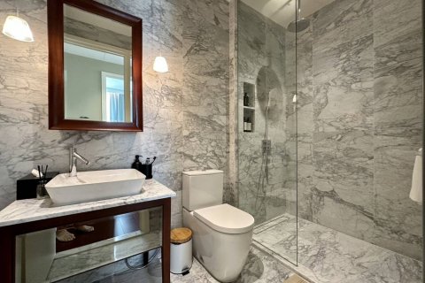 Condo in Bangkok, Thailand, 2 bedrooms  № 180772 - photo 15