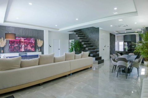 Villa in Rawai, Thailand 5 bedrooms № 116417 - photo 7