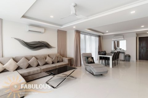 Villa in Bang Tao, Thailand 5 bedrooms № 179375 - photo 2