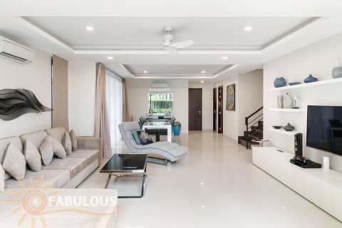 Villa in Bang Tao, Thailand 5 bedrooms № 179375 - photo 4