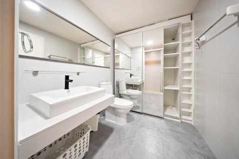 Condo in Watthana, Bangkok, Thailand, 3 bedrooms  № 138755 - photo 9