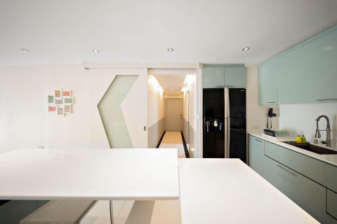 Condo in Watthana, Bangkok, Thailand, 3 bedrooms  № 138755 - photo 12