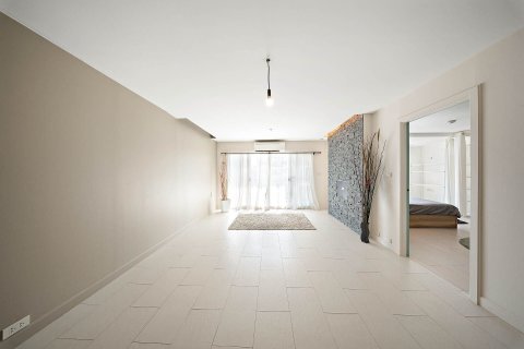 Condo in Watthana, Bangkok, Thailand, 3 bedrooms  № 138755 - photo 5