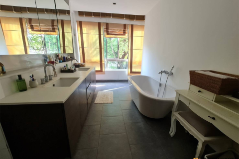 Condo in Bangkok, Thailand, 3 bedrooms № 184213 - photo 3