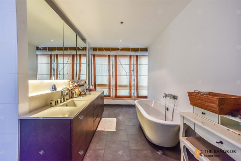 Condo in Bangkok, Thailand, 3 bedrooms № 184213 - photo 8