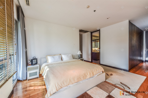 Condo in Bangkok, Thailand, 3 bedrooms № 184213 - photo 2