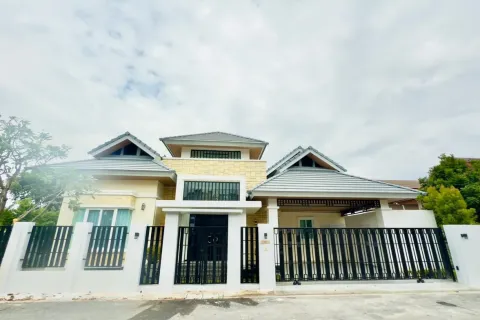 Casa de 3 dormitorios en Pattaya, Tailandia № 212032 - foto 12