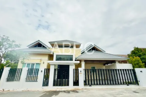 Casa de 3 dormitorios en Pattaya, Tailandia № 212032 - foto 3