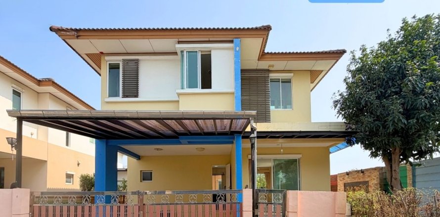 House in Pathum Thani, Thailand 3 bedrooms № 163180