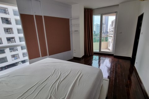 Condo in Watthana, Bangkok, Thailand, 4 bedrooms № 200808 - photo 6