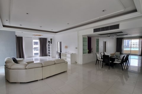 Condo in Watthana, Bangkok, Thailand, 4 bedrooms № 200808 - photo 10