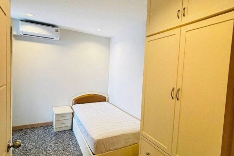 Condo in Bangkok, Thailand, 2 bedrooms  № 163849 - photo 8