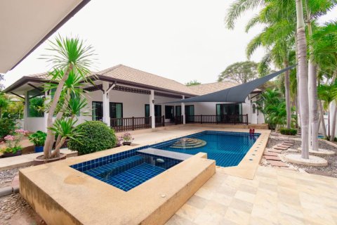 Villa in Hua Hin, Thailand 2 bedrooms № 163851 - photo 2