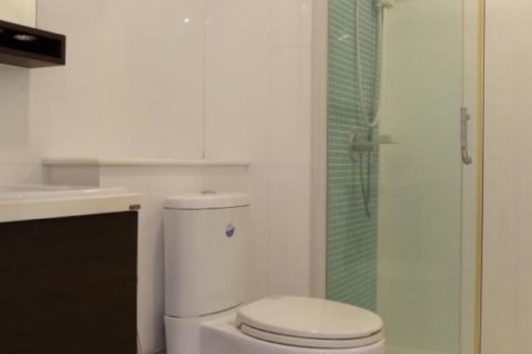 Кондоминиум с 2 спальнями в Кхлонг Сане, Бангкок, Таиланд № 158091 - фото 6