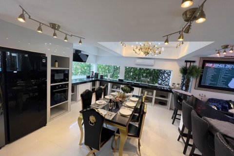 Вилла в Паттайе, Таиланд с 8 спальнями № 164290 - фото 8