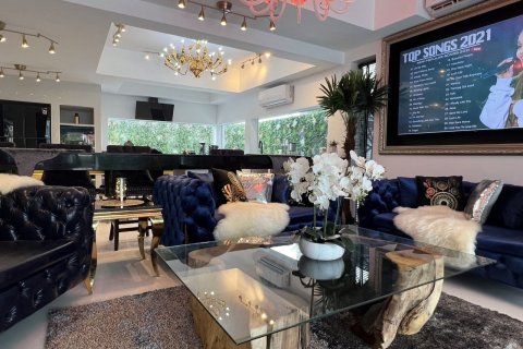 Вилла в Паттайе, Таиланд с 8 спальнями № 164290 - фото 13