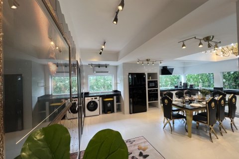 Вилла в Паттайе, Таиланд с 8 спальнями № 164290 - фото 11