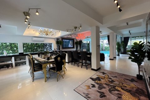 Вилла в Паттайе, Таиланд с 8 спальнями № 164290 - фото 4