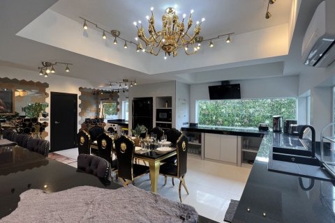 Вилла в Паттайе, Таиланд с 8 спальнями № 164290 - фото 7