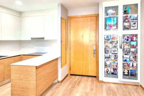 Condo in Khlong Toei, Bangkok, Thailand, 2 bedrooms № 119108 - photo 10