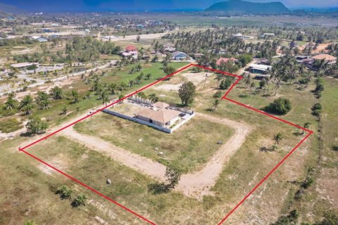 Land in Hua Hin, Thailand № 119102 - photo 1