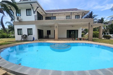 Villa in Hua Hin, Thailand 3 bedrooms № 119104 - photo 1