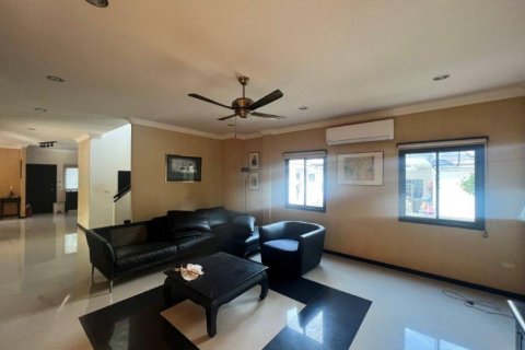 Villa in Hua Hin, Thailand 3 bedrooms № 119104 - photo 10