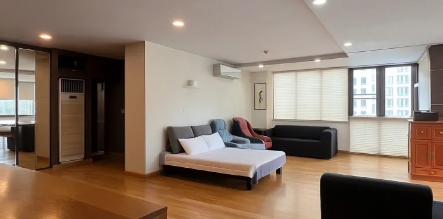 Dúplex de 3 dormitorios en Watthana, Bangkok, Tailandia № 214313