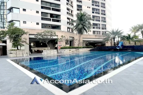 Condominio de 3 dormitorios en Khlong Toei, Bangkok, Tailandia № 214311 - foto 12