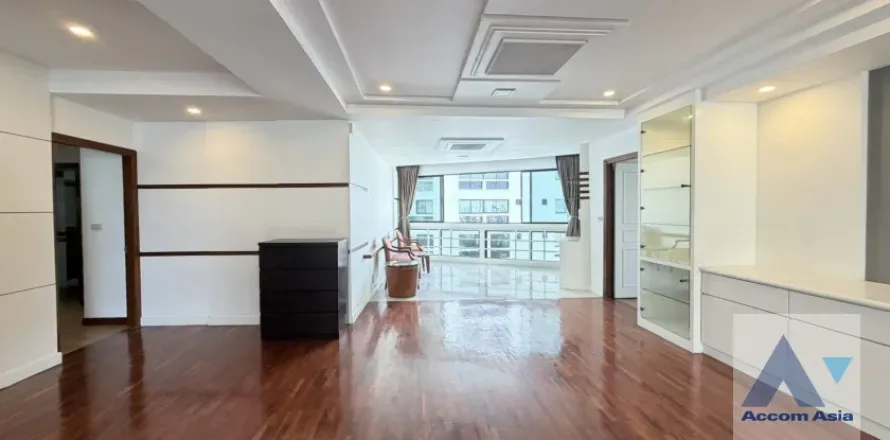 Condominio de 3 dormitorios en Khlong Toei, Bangkok, Tailandia № 214311