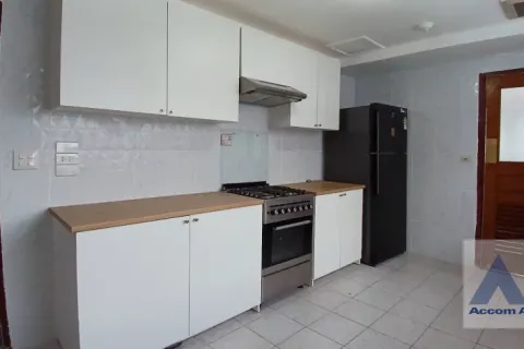 Condominio de 3 dormitorios en Khlong Toei, Bangkok, Tailandia № 214311 - foto 5
