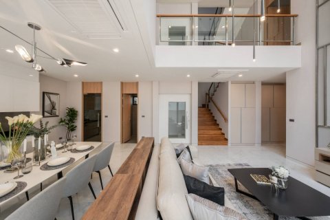 Дом в Бангкоке, Таиланд с 4 спальнями  № 143494 - фото 1