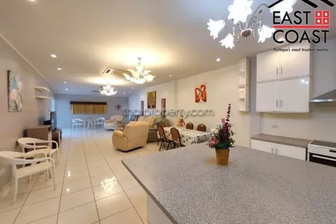 Casa de 4 dormitorios en Pattaya, Tailandia № 212252 - foto 7