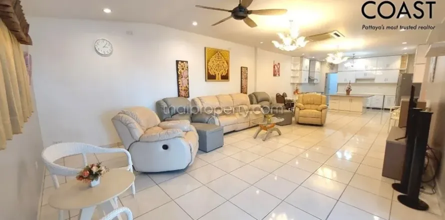 Casa de 4 dormitorios en Pattaya, Tailandia № 212252