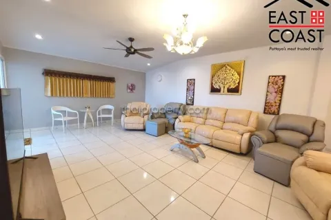 Casa de 4 dormitorios en Pattaya, Tailandia № 212252 - foto 3