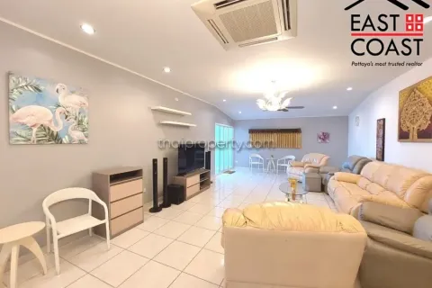 Casa de 4 dormitorios en Pattaya, Tailandia № 212252 - foto 2