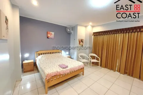 Casa de 4 dormitorios en Pattaya, Tailandia № 212252 - foto 17