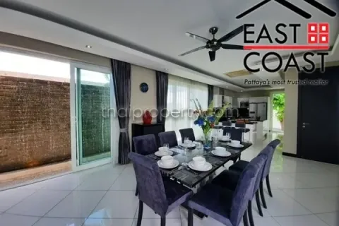 Casa de 5 dormitorios en Jomtien Beach, Pattaya, Tailandia № 212251 - foto 4