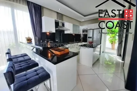 Casa de 5 dormitorios en Jomtien Beach, Pattaya, Tailandia № 212251 - foto 8