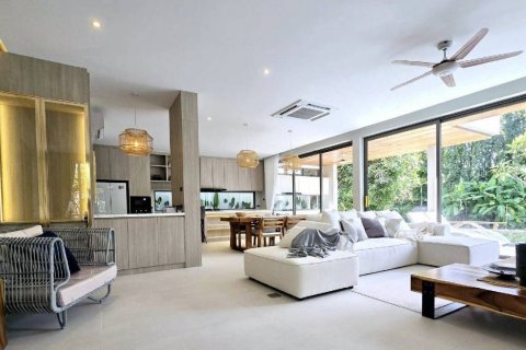 Villa in Phuket, Thailand 6 bedrooms № 136641 - photo 11