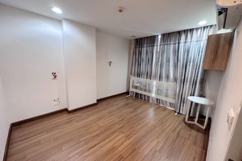 Studio in the Condo in Khlong Toei, Bangkok, Thailand  № 140534 - photo 2
